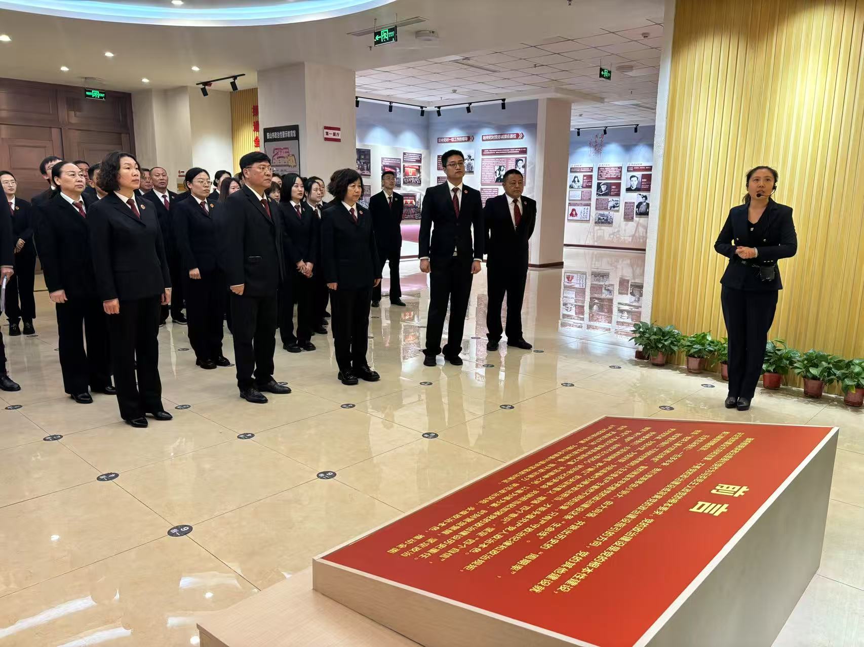 知敬畏 守初心 学党建 促发展 | 海城市人民检察院开展警示教育与党建研学主题党日活动